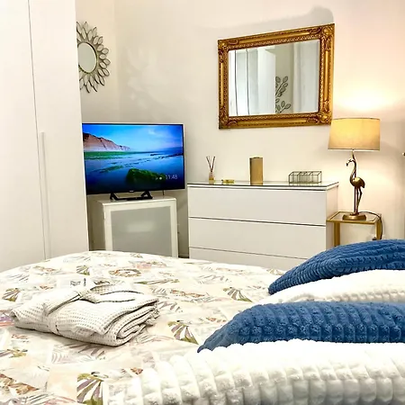 Boutique Con Tv Da 65 E 43 * Viareggio
