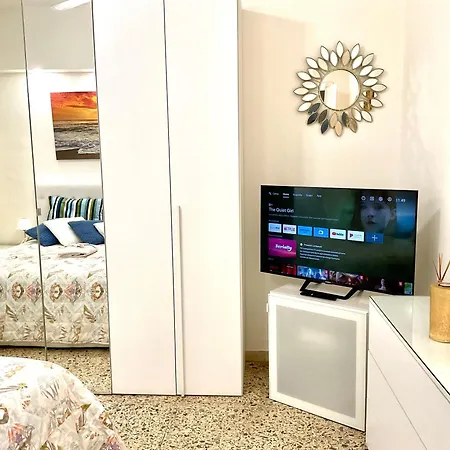 Boutique Con Tv Da 65 E 43 Apartment