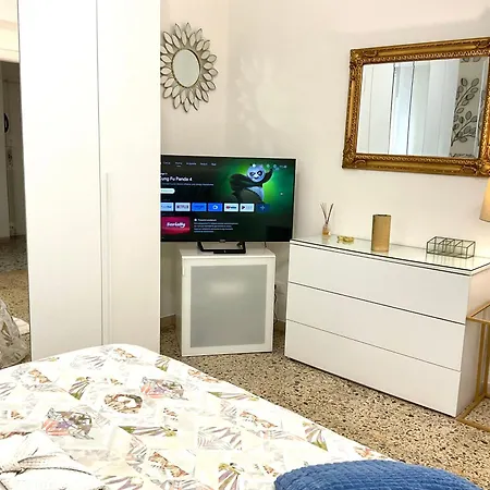 Boutique Con Tv Da 65 E 43 * Viareggio