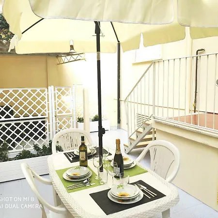 Boutique Con Tv Da 65 E 43 Viareggio